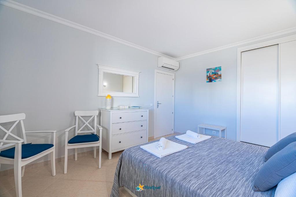 Postel nebo postele na pokoji v ubytování Vila da Praia - Apartamento Viva Local
