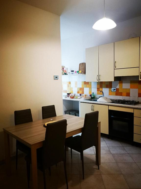 Kuchyňa alebo kuchynka v ubytovaní Casa Morè Marina