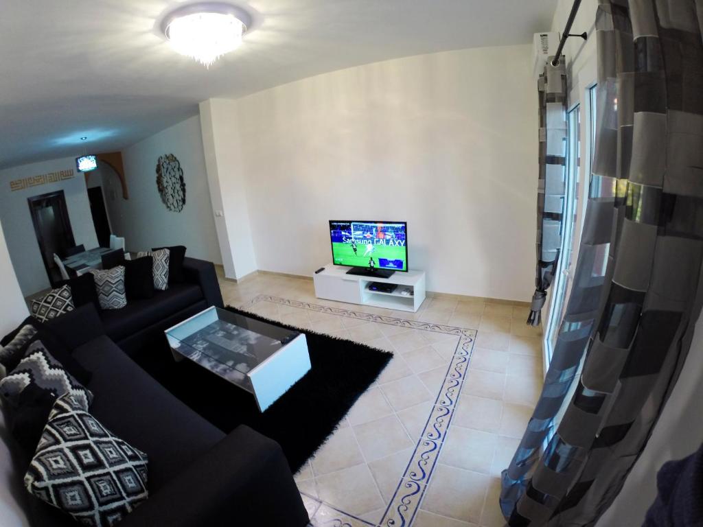 TV a/nebo společenská místnost v ubytování Appartement Résidence Alwaha Saidia