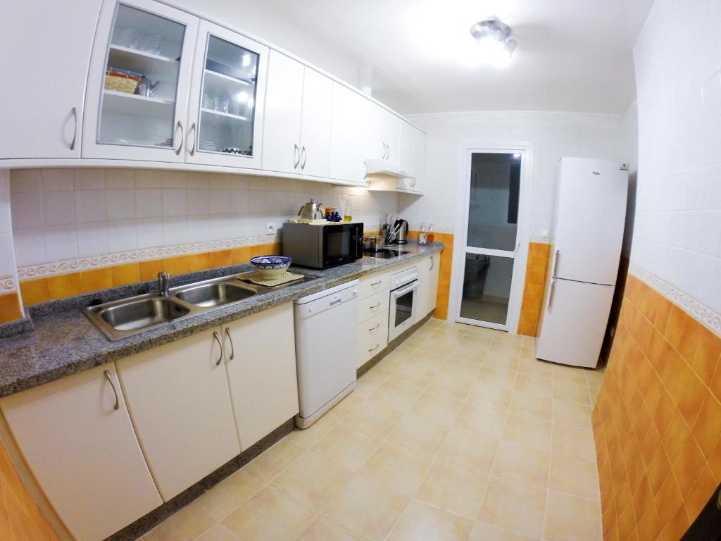 Kuchyň nebo kuchyňský kout v ubytování Appartement Résidence Alwaha Saidia