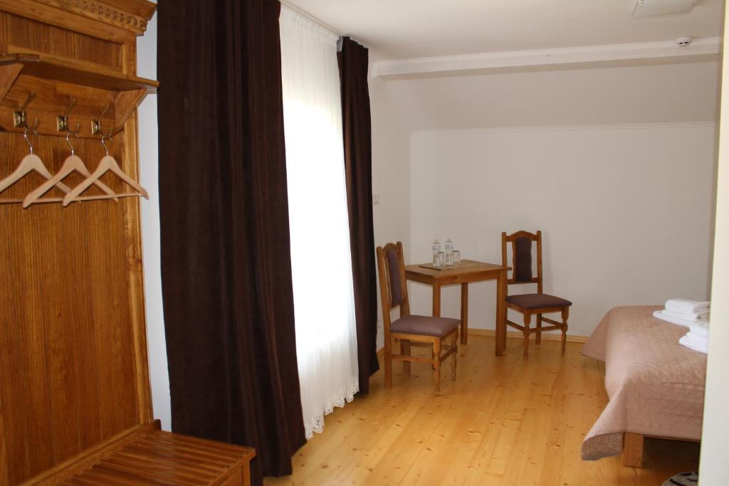 Postel nebo postele na pokoji v ubytování Kolochava Hotel & Restaurant