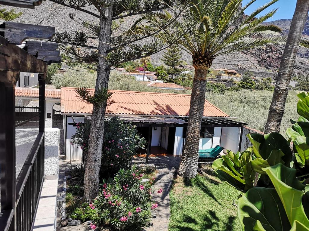 a house with palm trees in front of it at Finca Gerardo Miraflor in La Playa Calera