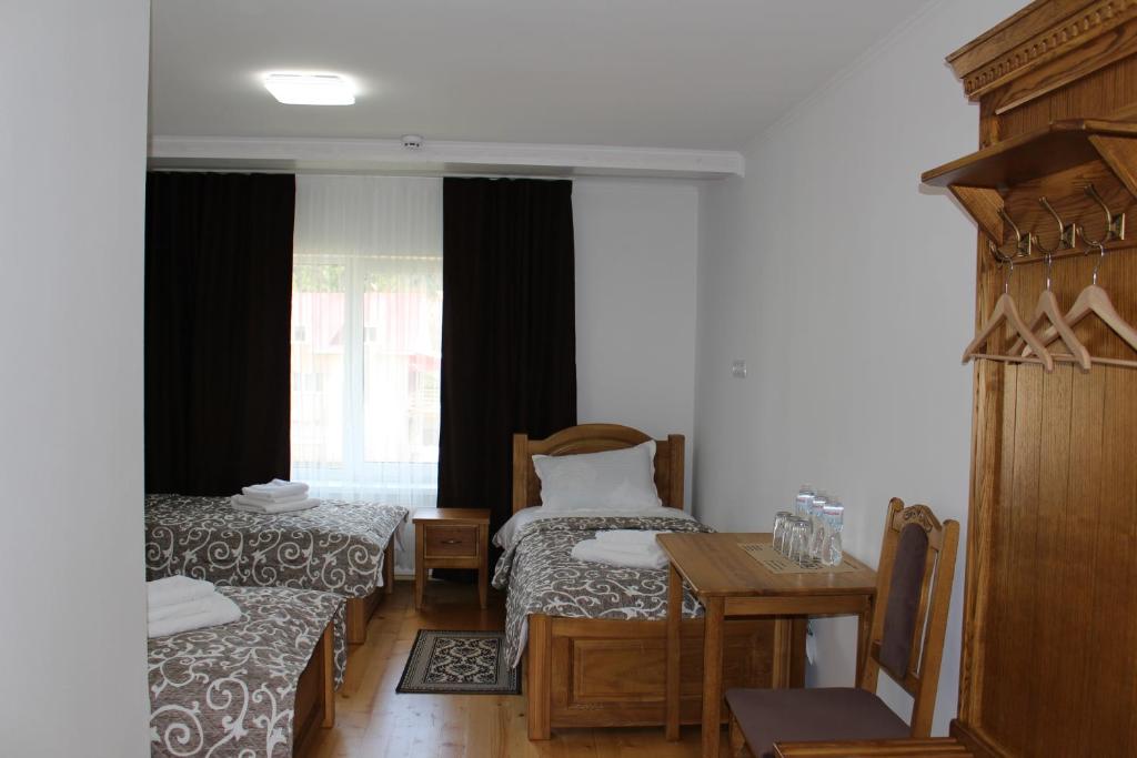 Postel nebo postele na pokoji v ubytování Kolochava Hotel & Restaurant