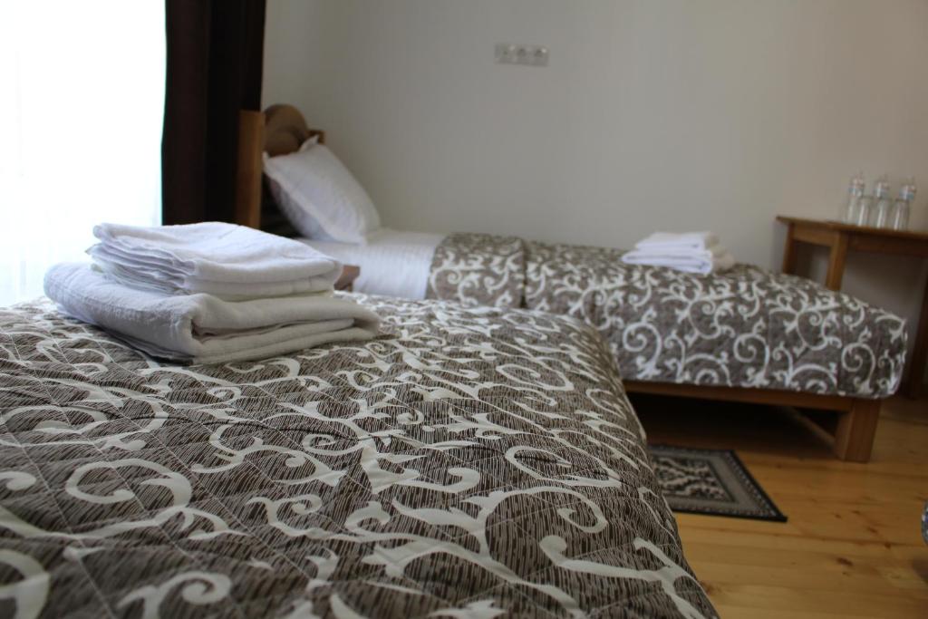 Postel nebo postele na pokoji v ubytování Kolochava Hotel & Restaurant