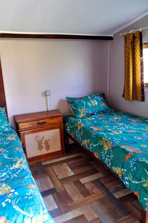 Postel nebo postele na pokoji v ubytování Guillerin Caravan and Glamping