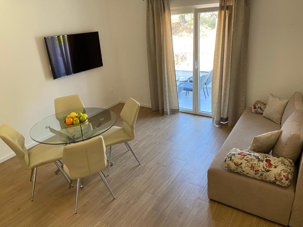 TV a/nebo společenská místnost v ubytování Apartmani Jolanda