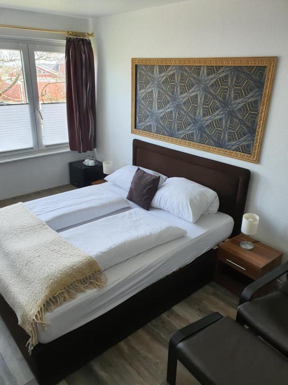 Letto o letti in una camera di Hotel-Nordsee Dagebüll