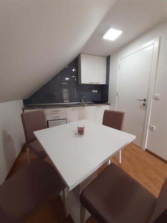 Kuchyň nebo kuchyňský kout v ubytování Apartman Djokovic