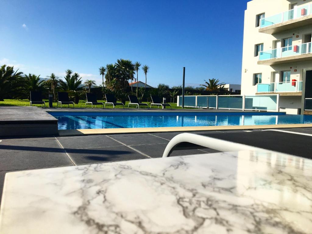 Bazén v ubytování Whalesbay Hotel Apartamentos nebo v jeho okolí