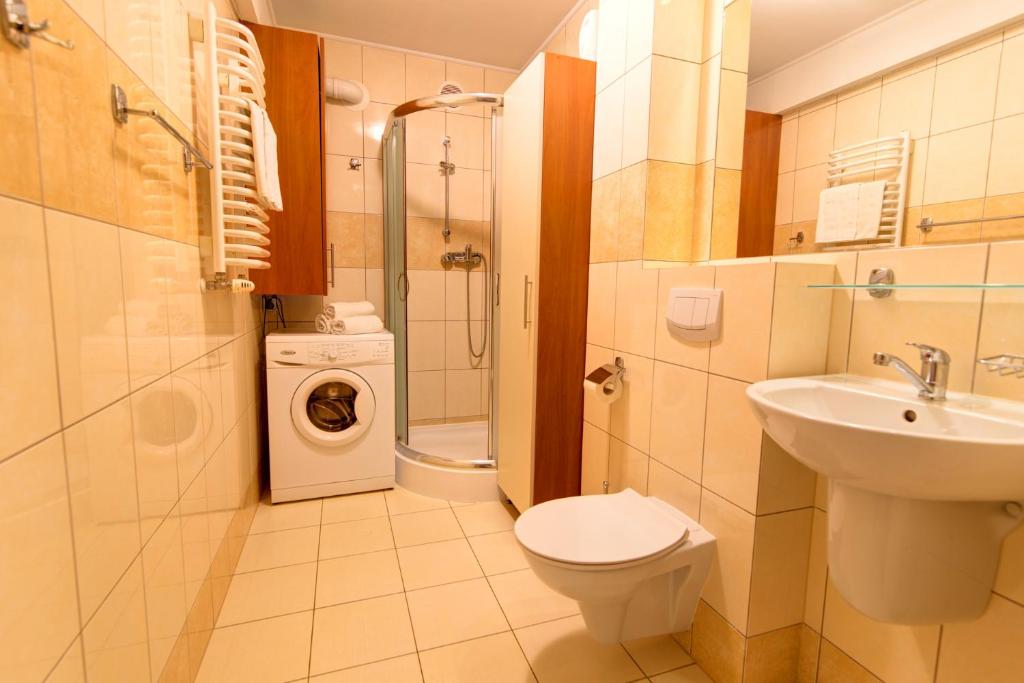 Kúpeľňa v ubytovaní Krynica Apartamenty Centrum Deptak 45