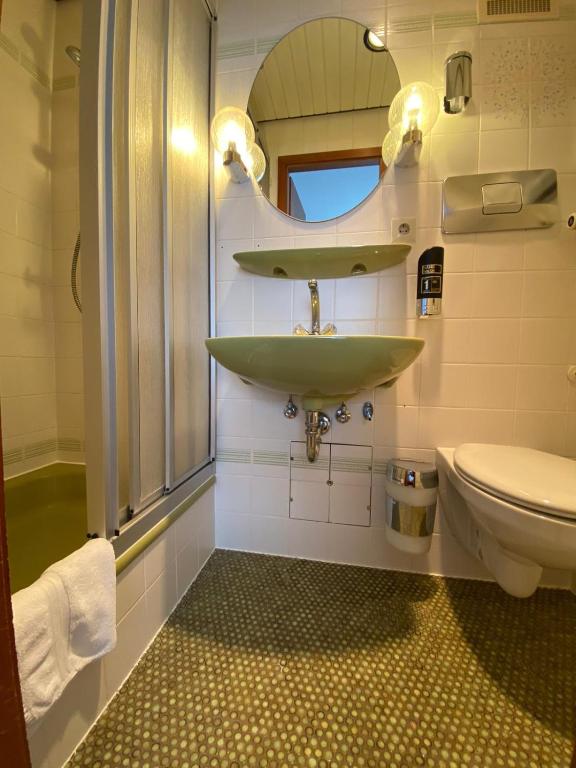Parkhotel - Triple Room With Shower