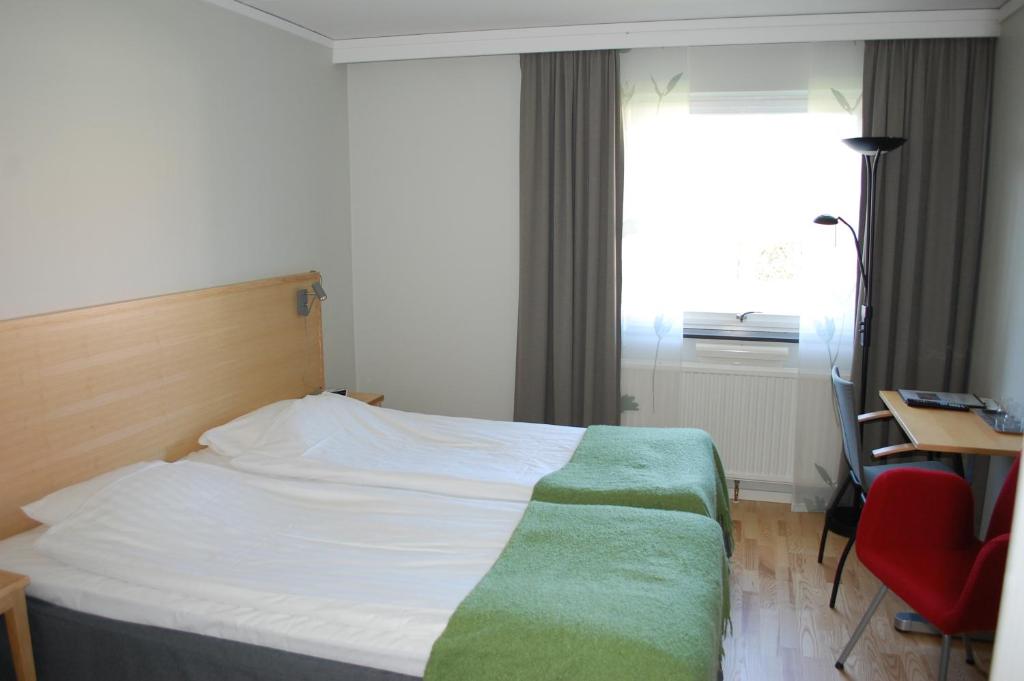 Postel nebo postele na pokoji v ubytování Allégården Kastlösa Hotell