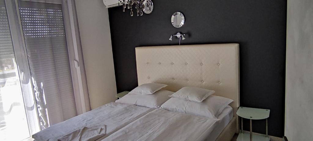 Postel nebo postele na pokoji v ubytování IKON apartman