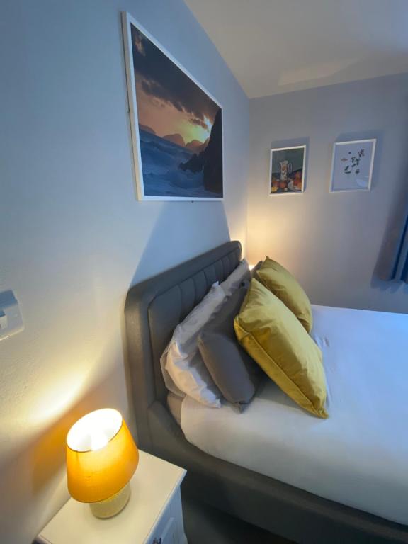Ένα ή περισσότερα κρεβάτια σε δωμάτιο στο Pier House Room