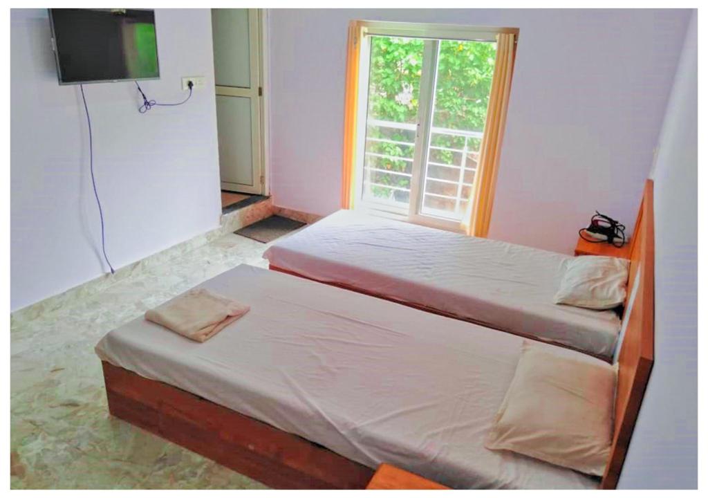 Postel nebo postele na pokoji v ubytování AYM Yoga Resort Arambol GOA