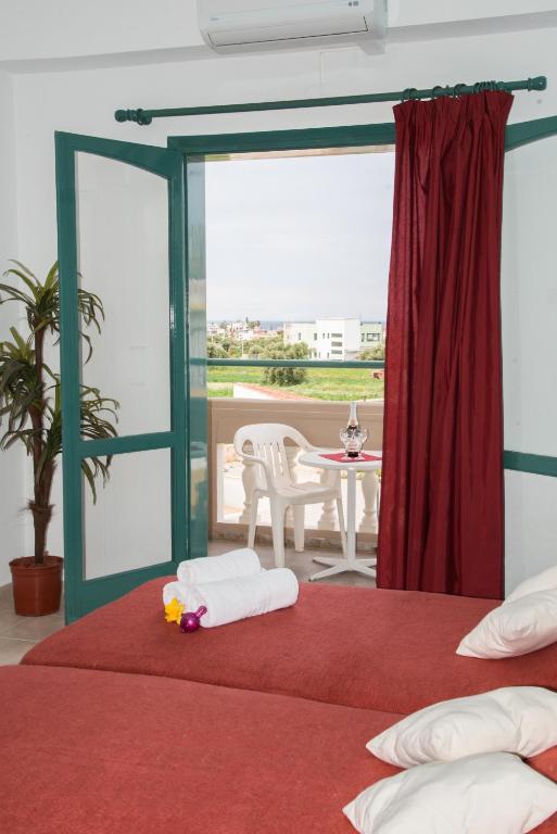 Postel nebo postele na pokoji v ubytování Theoni Apartments
