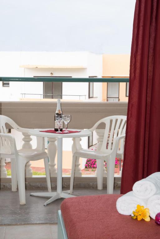 Balkón nebo terasa v ubytování Theoni Apartments
