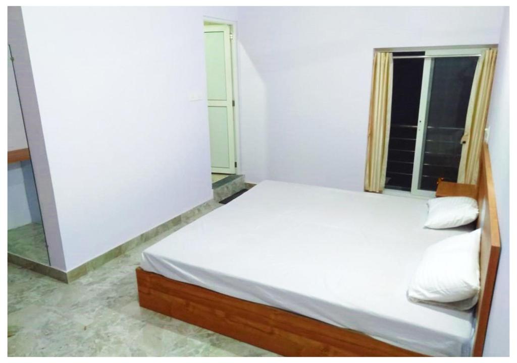 Postel nebo postele na pokoji v ubytování AYM Yoga Resort Arambol GOA