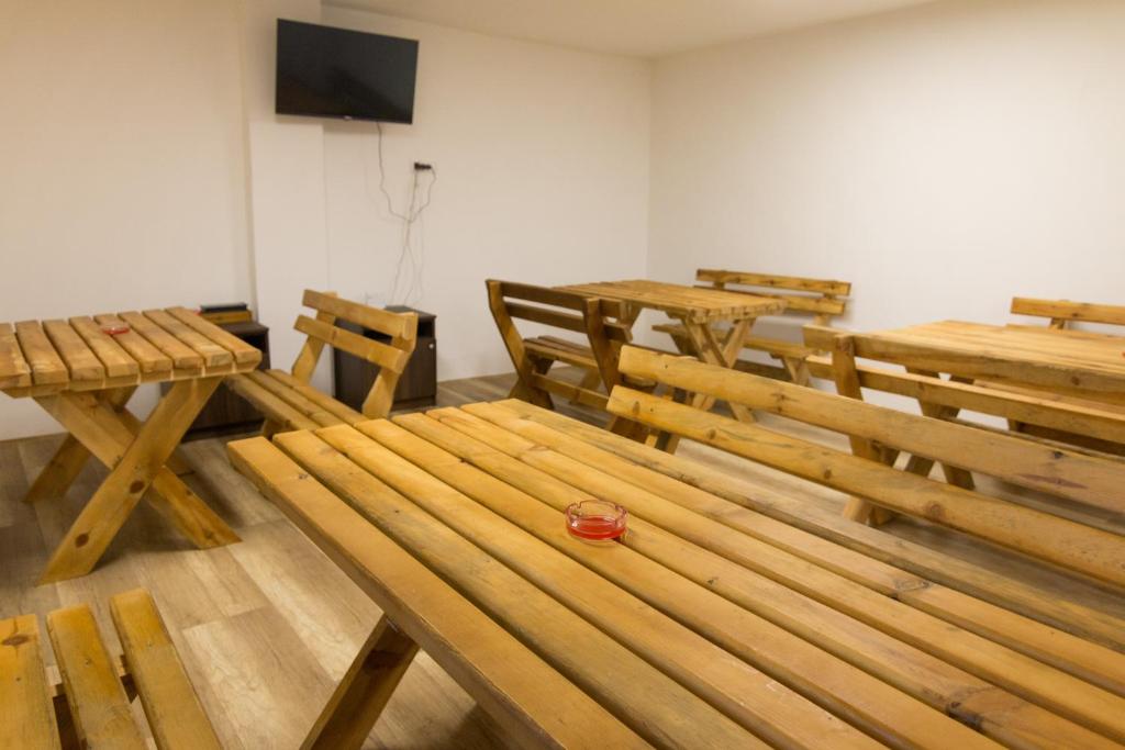 TV a/nebo společenská místnost v ubytování Viktorijini konaci