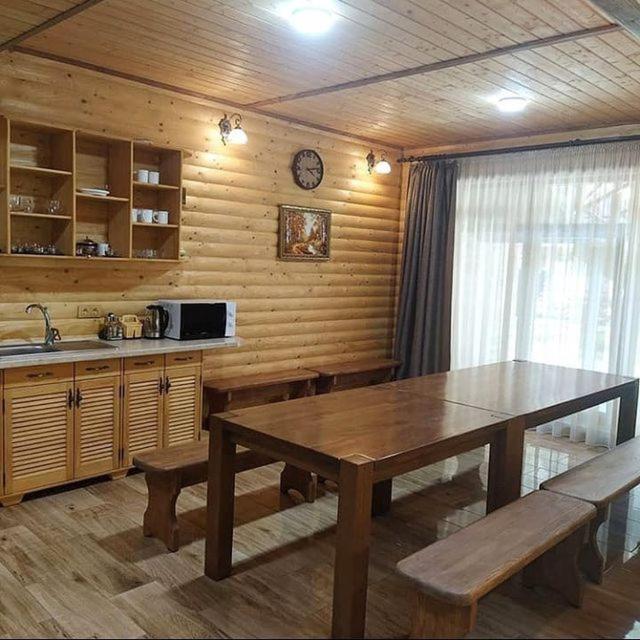 Kuchyň nebo kuchyňský kout v ubytování Chorna Skelya Resort & Wellness