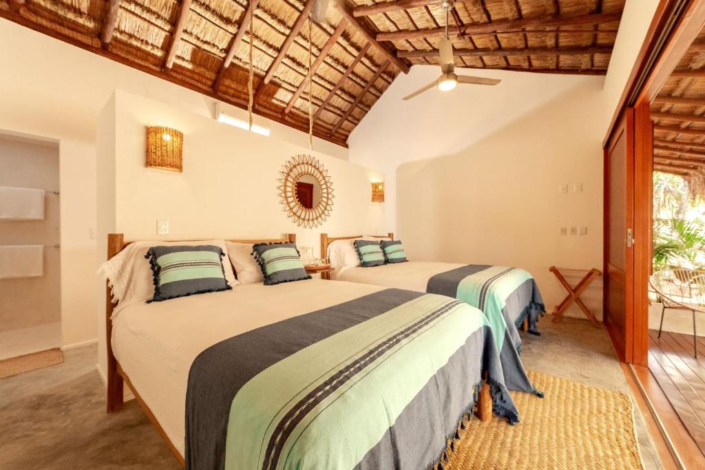 Una cama o camas en una habitación de Mimosa Tulum