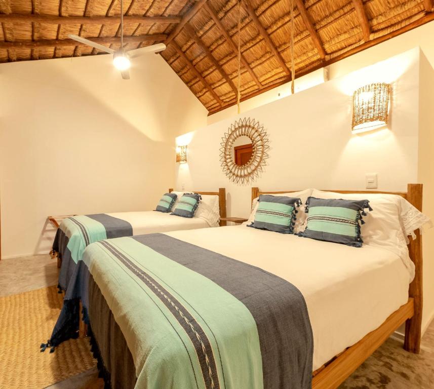 Una cama o camas en una habitación de Mimosa Tulum