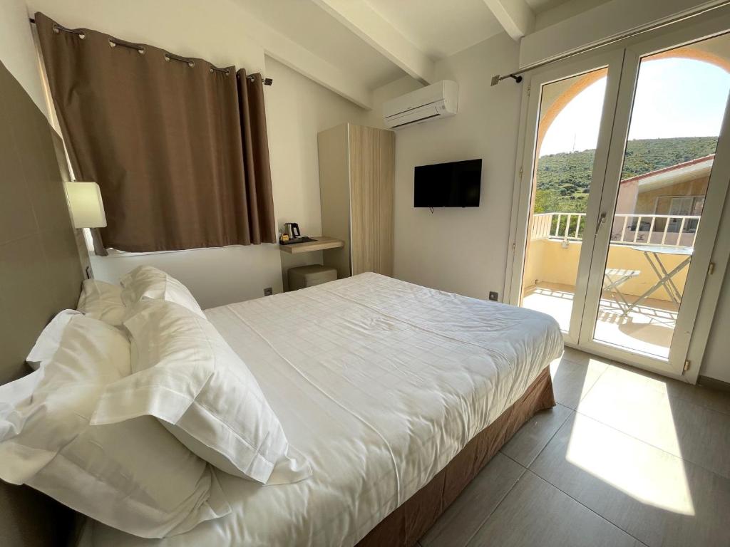 Postel nebo postele na pokoji v ubytování Hôtel L'Escale Coté Port