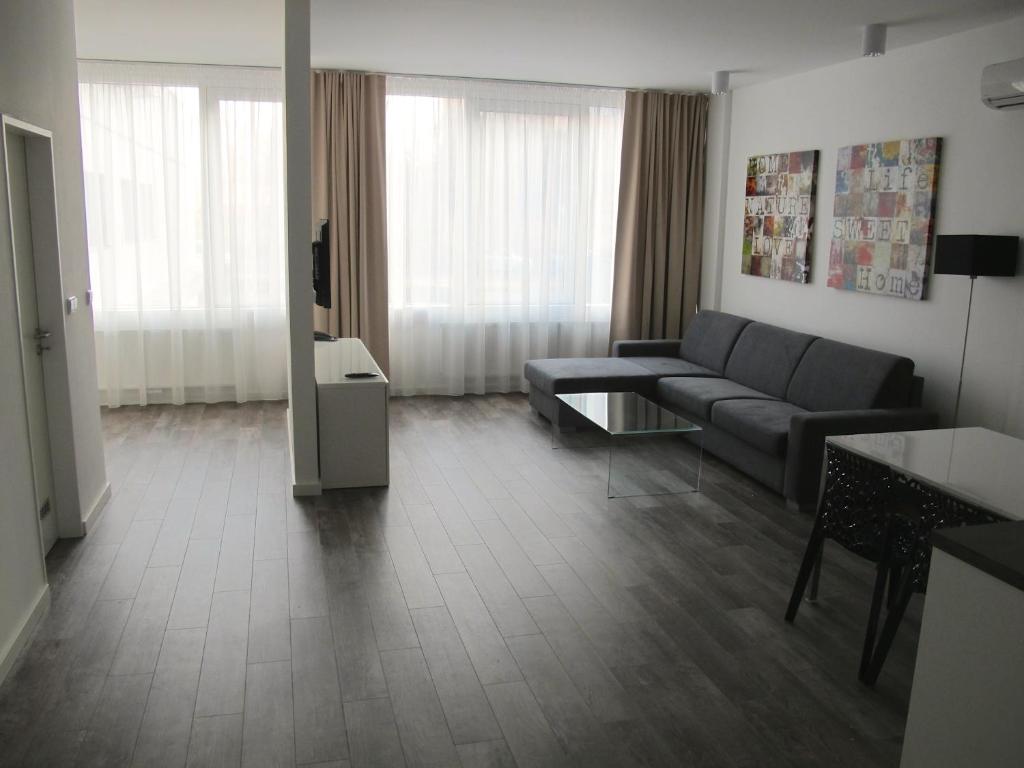 A seating area at Hotel Kapitol