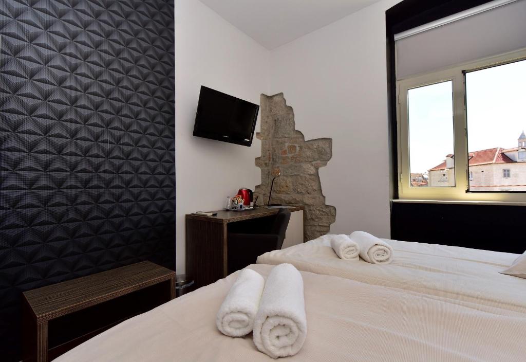 Postel nebo postele na pokoji v ubytování Marmontova Luxury Rooms