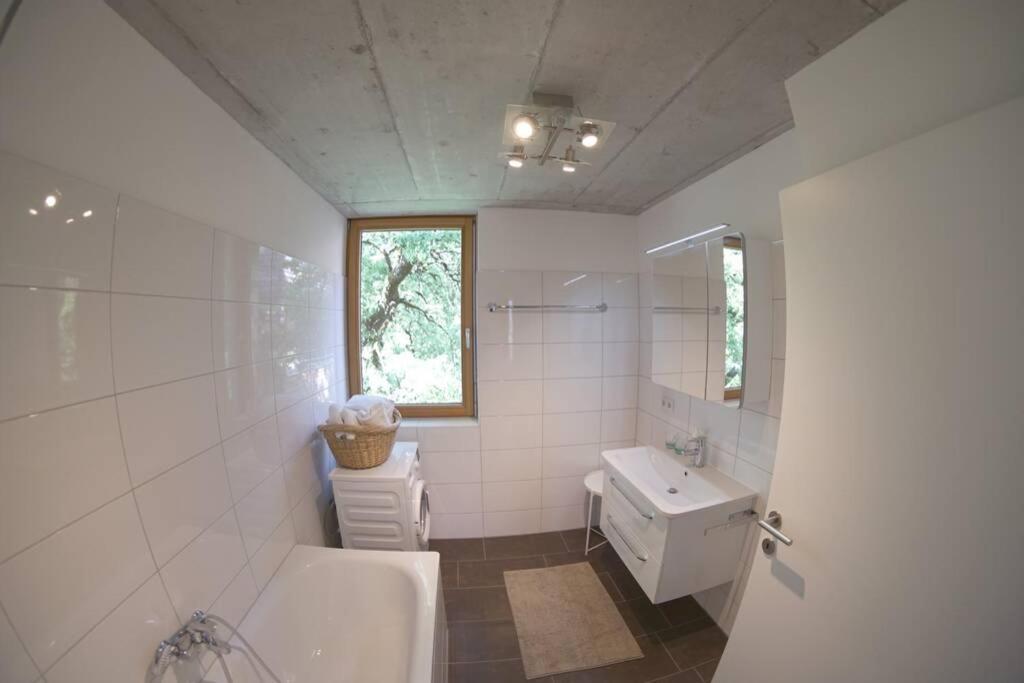 Koupelna v ubytování Terrassenwohnung in prämierter Wohnanlage