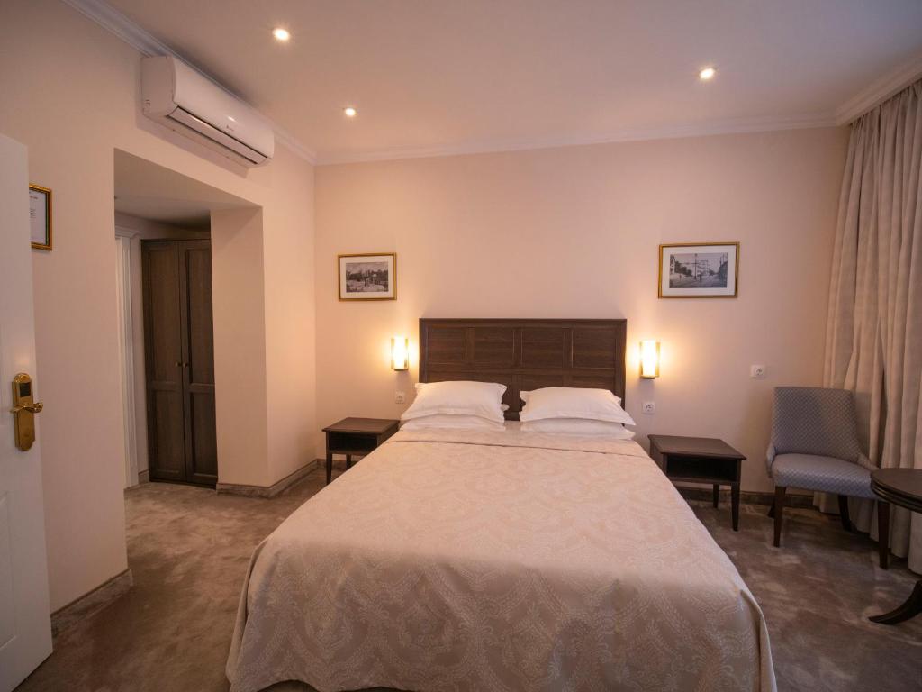 The Moon Boutique Hotel - Double Deluxe Room With Disability Access