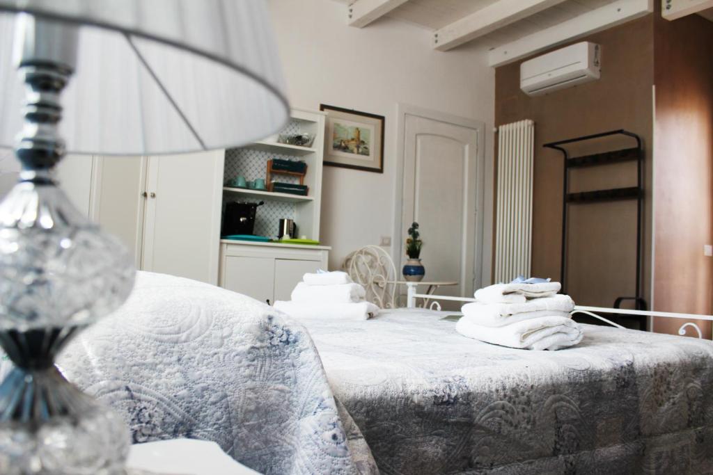 Łóżko lub łóżka w pokoju w obiekcie B&B Villa Lilla