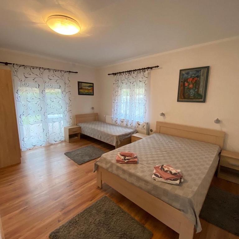 Posezení v ubytování Ozrenska bašta apartmani