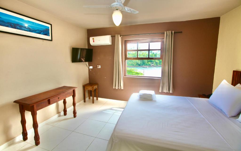  Colonial Hotel