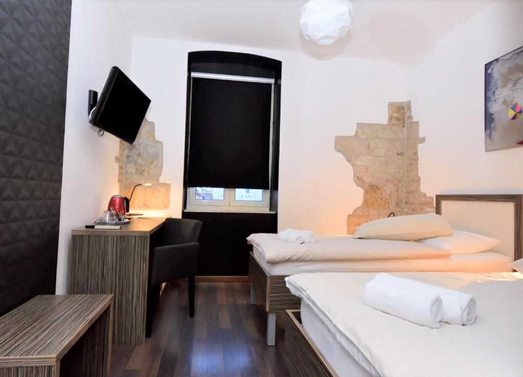 Postel nebo postele na pokoji v ubytování Marmontova Luxury Rooms