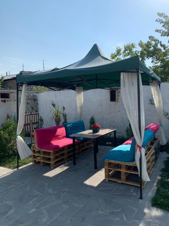 Patio nebo venkovní prostory v ubytování SANTORINI hotel & hostel