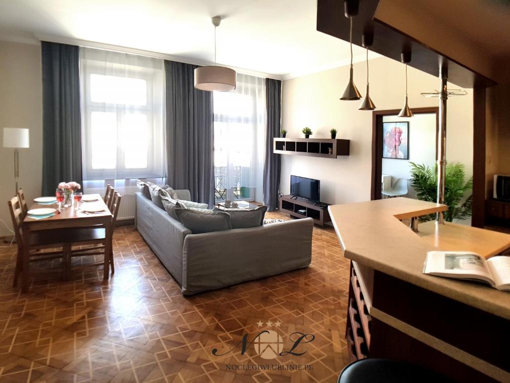 Televízia a/alebo spoločenská miestnosť v ubytovaní Apartament Peowiaków Superior