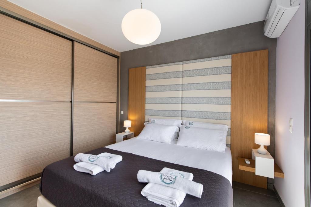 Łóżko lub łóżka w pokoju w obiekcie Aelia Suites