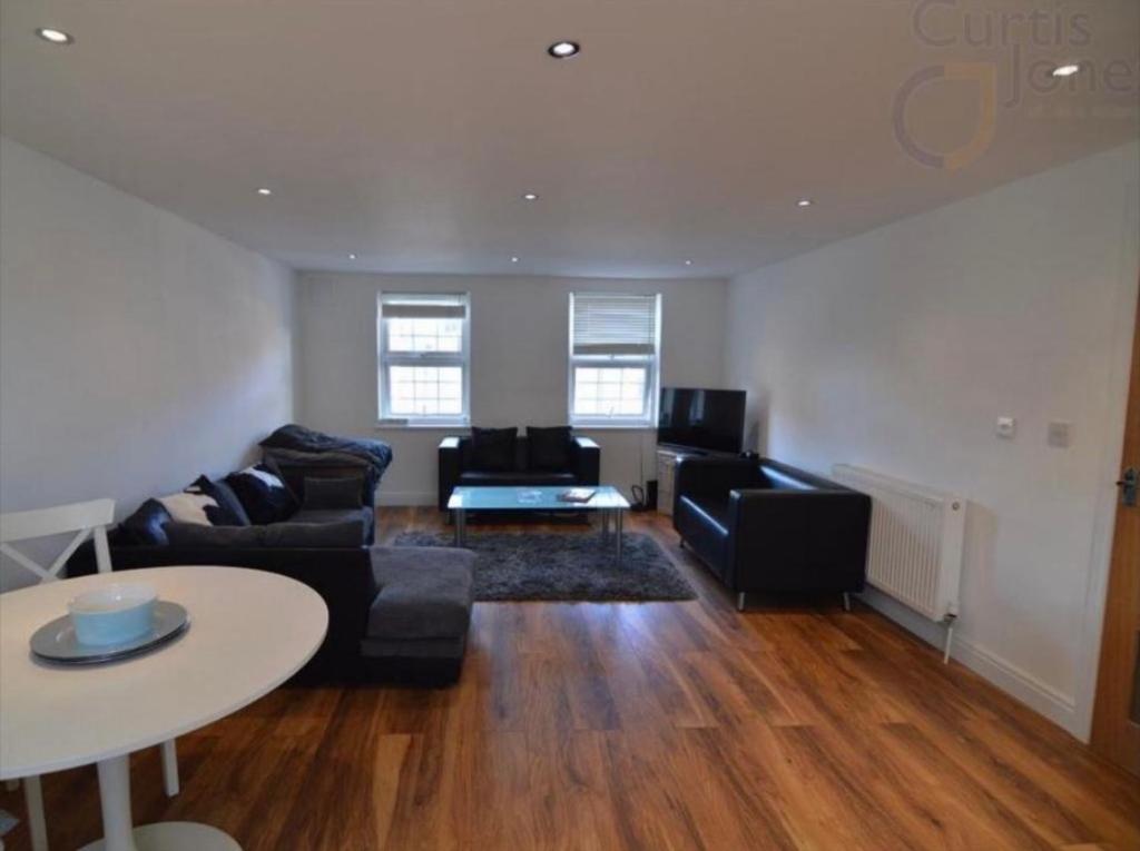 Large One Bedroom Apartment Aldgate East Free WiFi