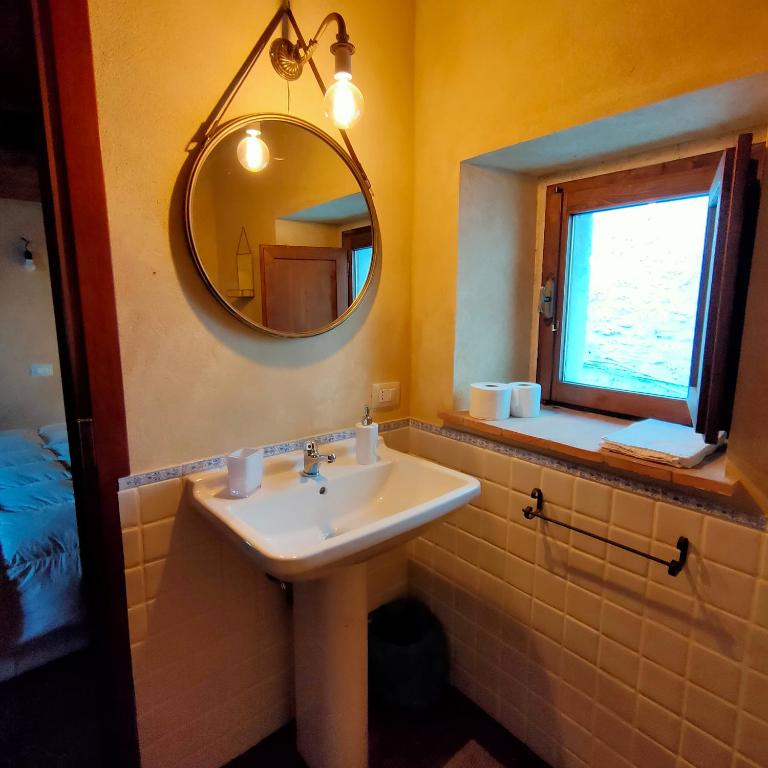 Koupelna v ubytování IL BORGO DI ROCCA CALASCIO