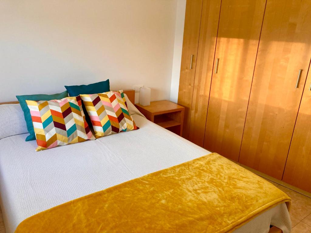 Posteľ alebo postele v izbe v ubytovaní Apartamento Orient en Palamós tercera línea de mar