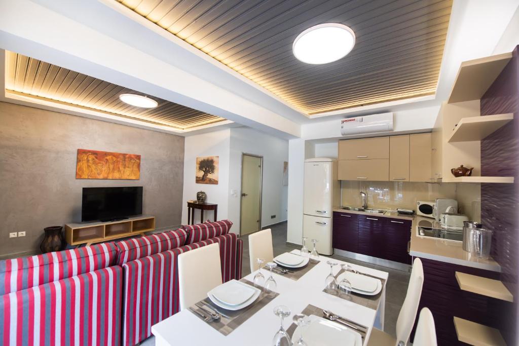 Kuchnia lub aneks kuchenny w obiekcie Aelia Suites