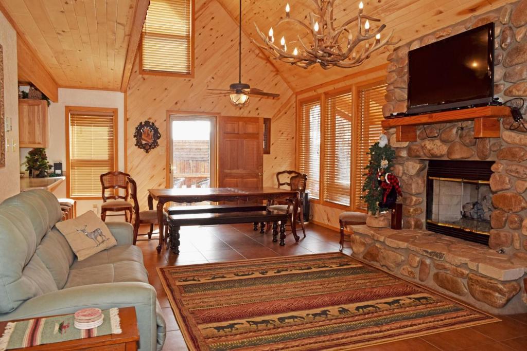 Deer Mountain Lodge Red River Nm Booking Com