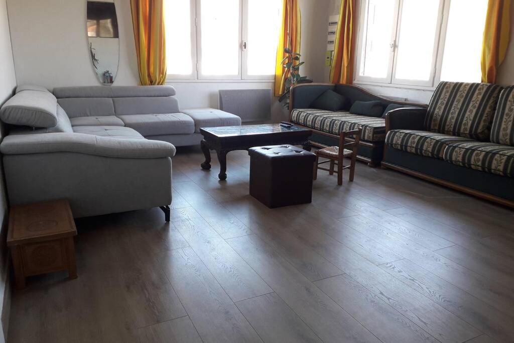 Grand appartement avec jardin Promos en juillet location a la semaine samedi au samedi ou dimanche au dimanche - Apartamento De Tres Dormitorios