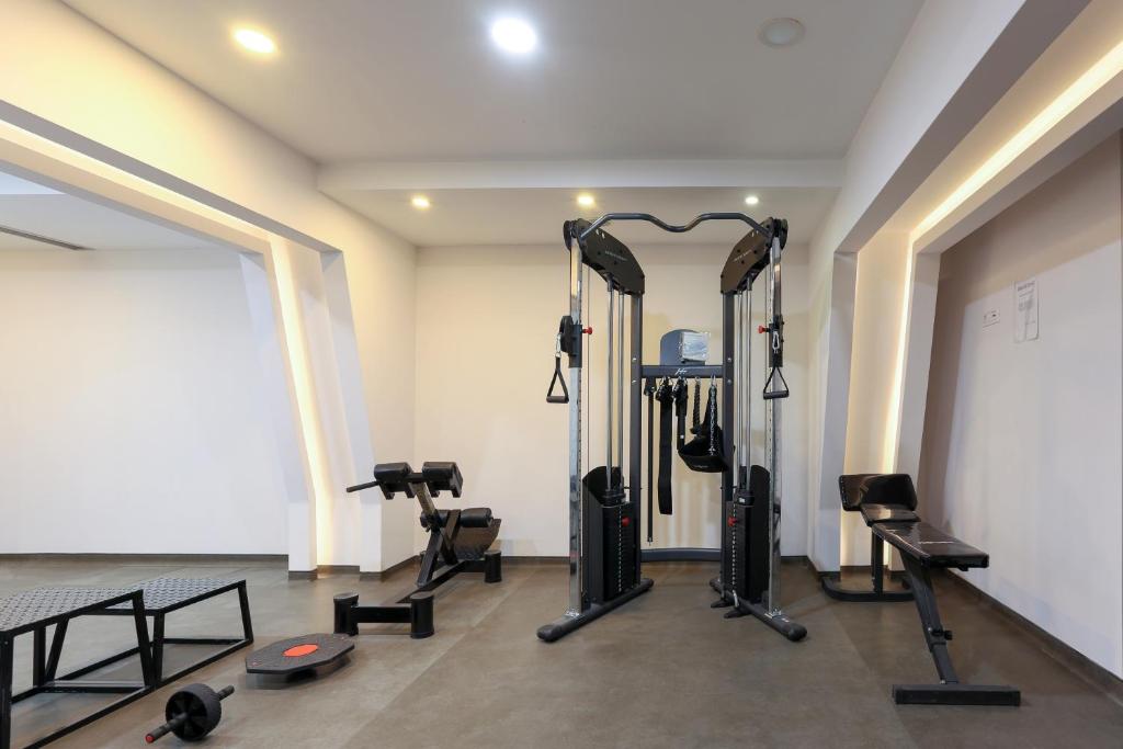 Fitness centrum a/nebo fitness zařízení v ubytování Hotel MIR