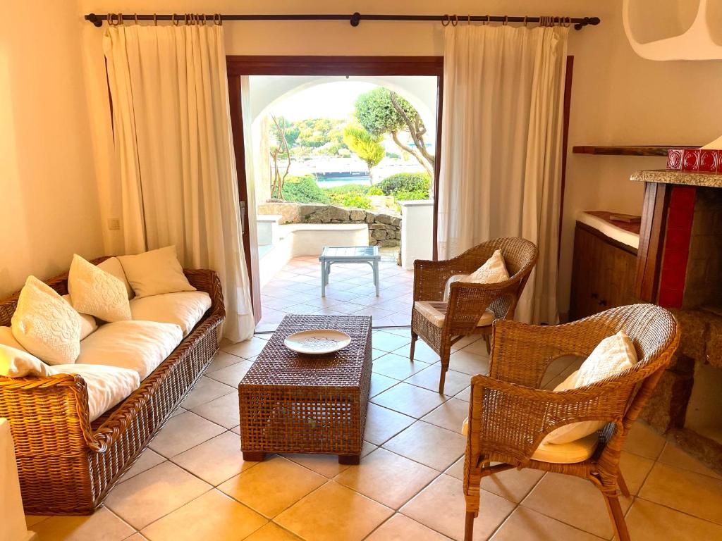 A seating area at La Casa Smeralda