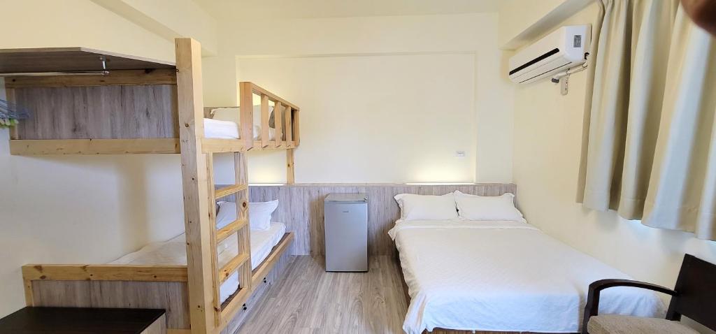 Knight Inn - Chambre Quadruple Avec Salle De Bain