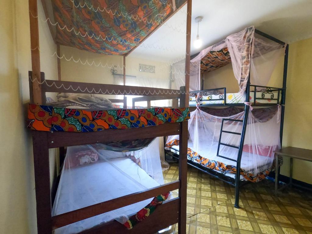 Postel nebo postele na pokoji v ubytování First Point Arusha Hostel