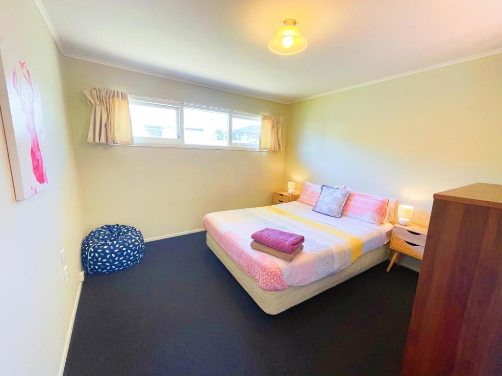 Cosy family home with a sunny deck - Resim 10