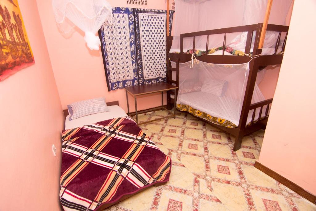 Postel nebo postele na pokoji v ubytování First Point Arusha Hostel